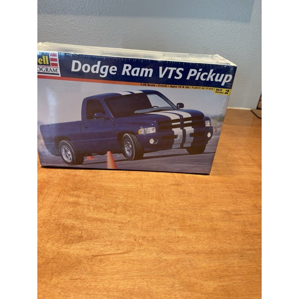 Revell Dodge Ram VTS Pickup 1:25 Kit #85-7617 NEW NIB SEALED